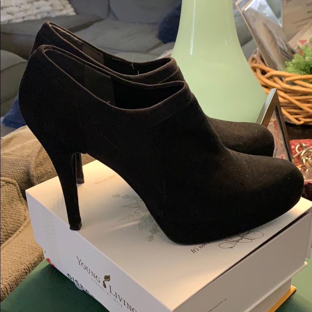 Stuart Weitzman Booties - image 2